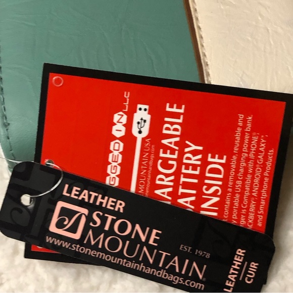 New Stone Mountain Leather Wristlet Wallet W/Rechargeable Phone Battery - Picture 14 of 14